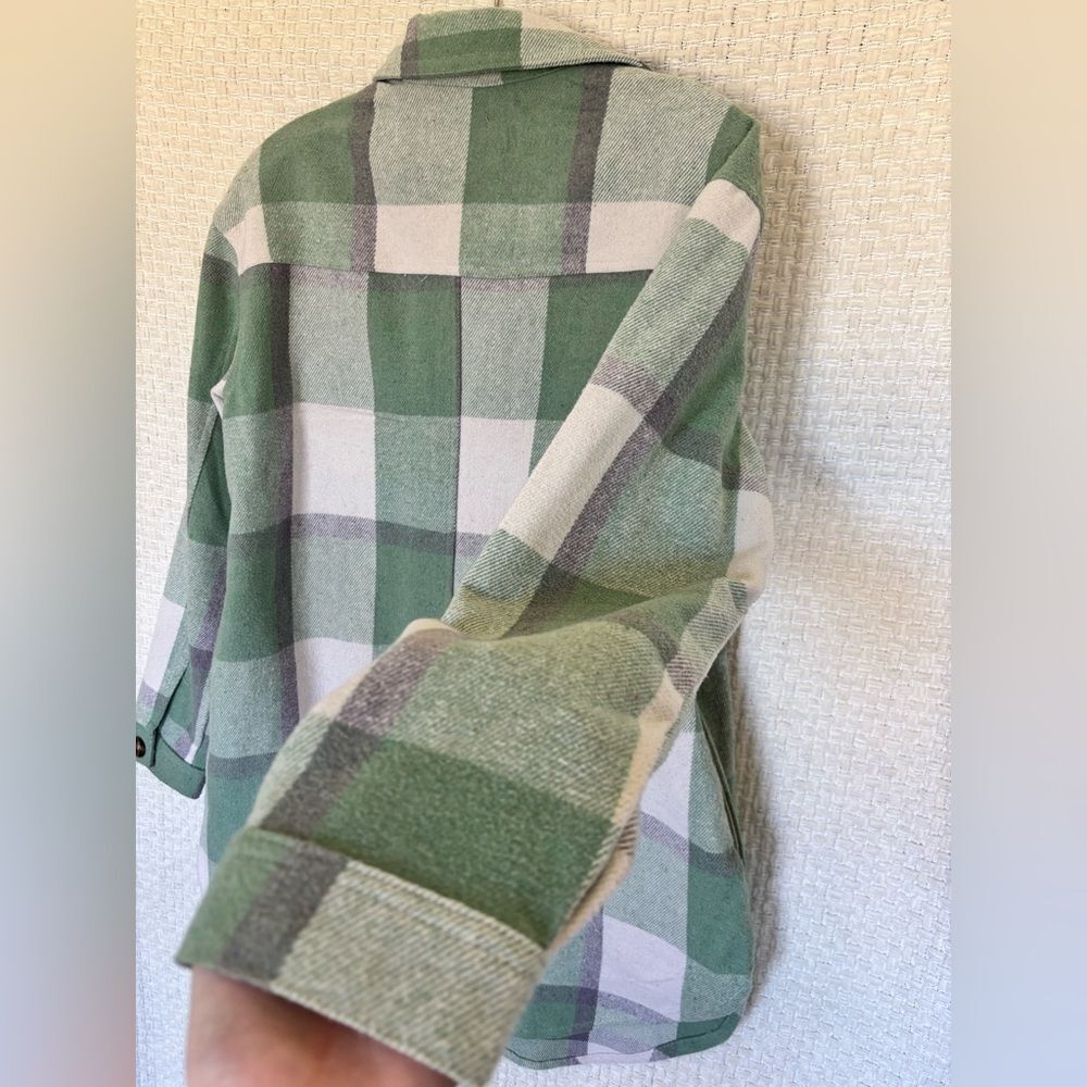 Plaid Shacket✨ - Picture 2 of 4